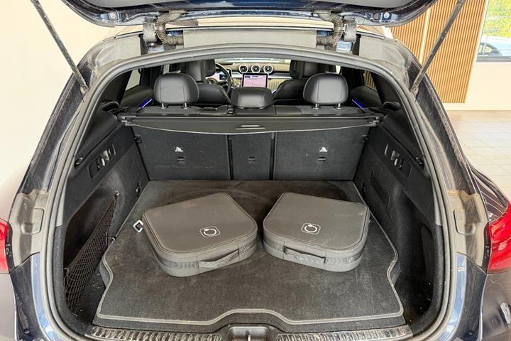 Blå Mercedes GLC300 de fra 2024