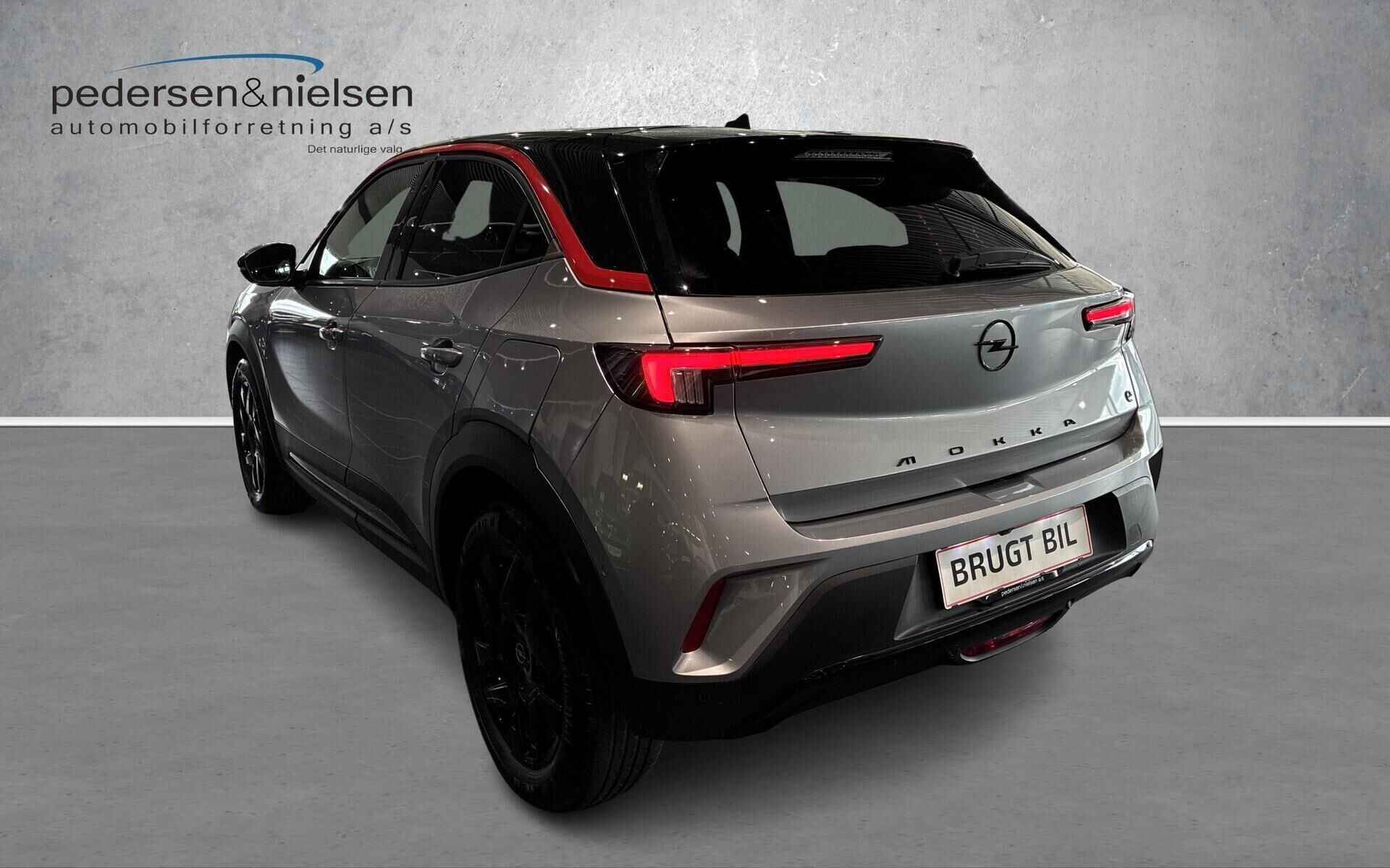 Grå Opel Mokka-e fra 2022