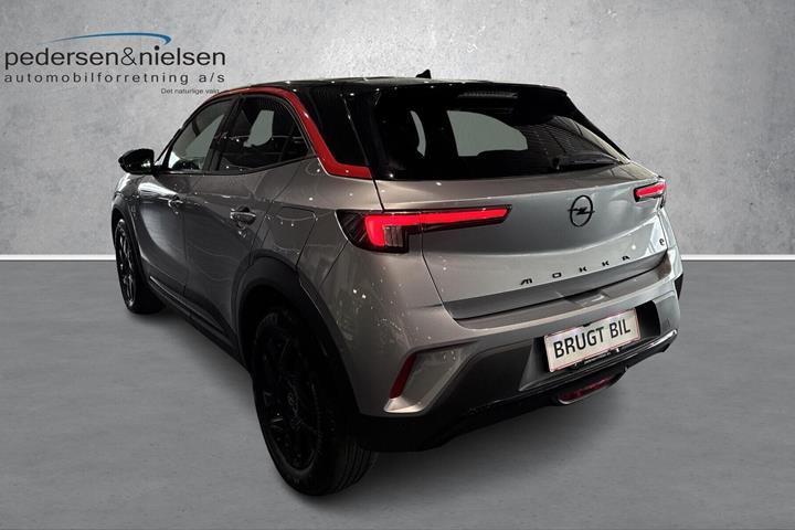 Grå Opel Mokka-e fra 2022