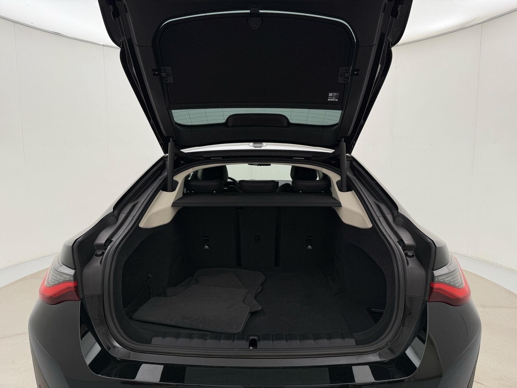Sort BMW i4 fra 2024