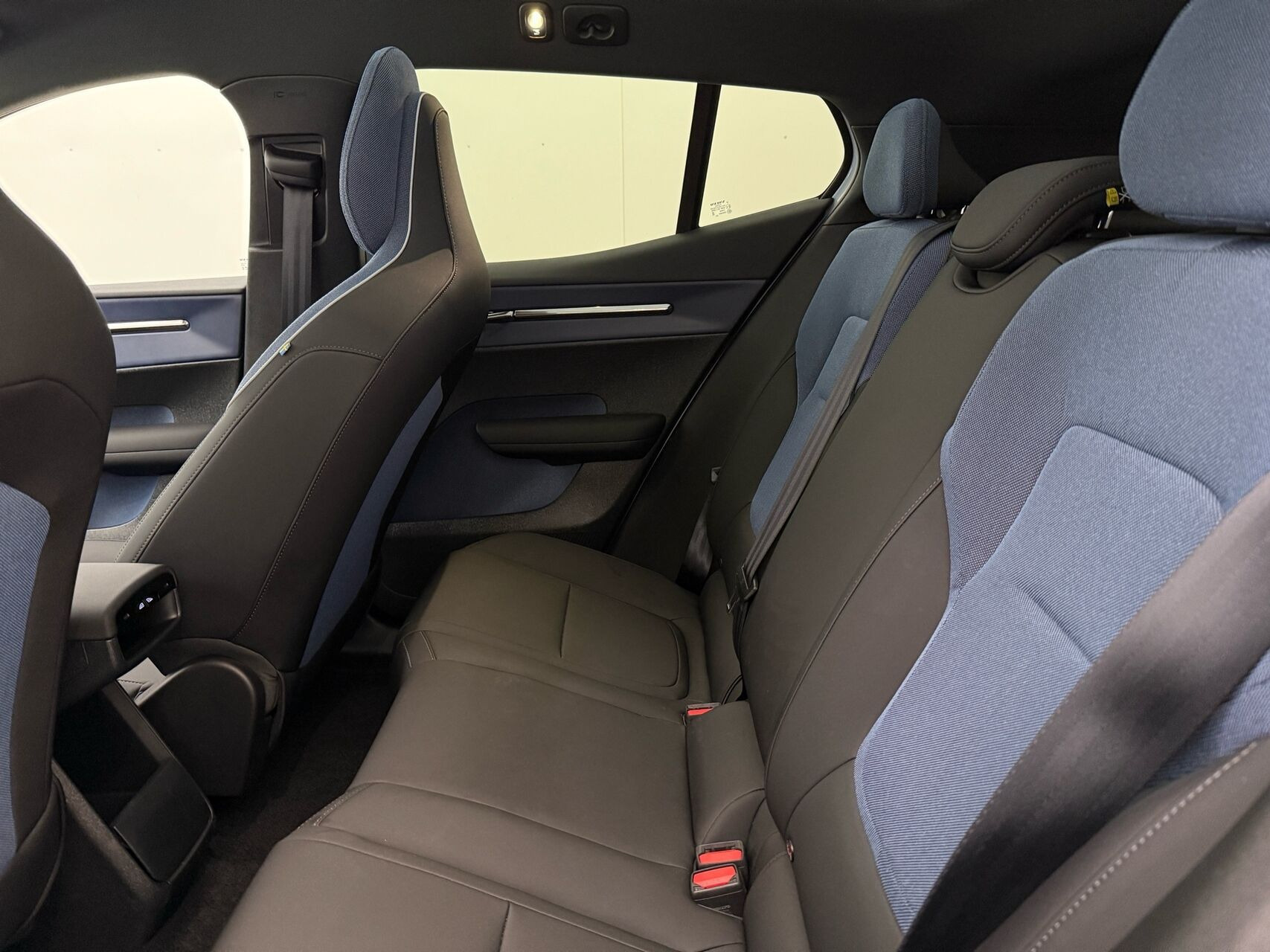 Blå Volvo EX30 fra 2024