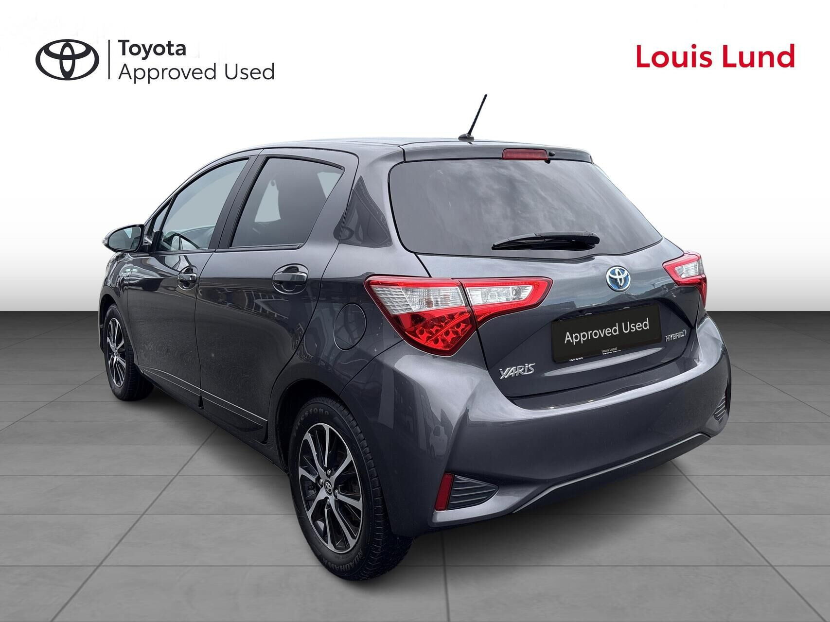 Grå Toyota Yaris fra 2018