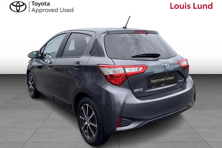 Grå Toyota Yaris fra 2018