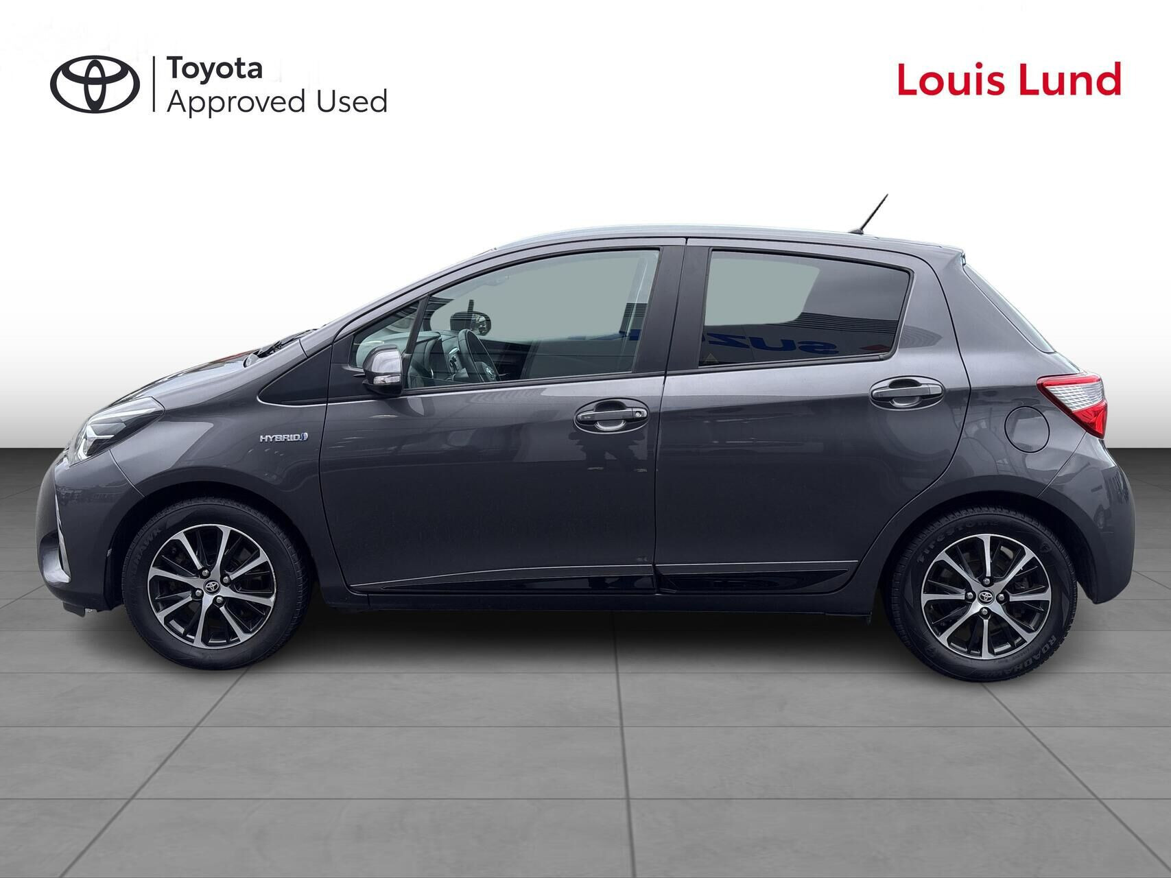 Grå Toyota Yaris fra 2018