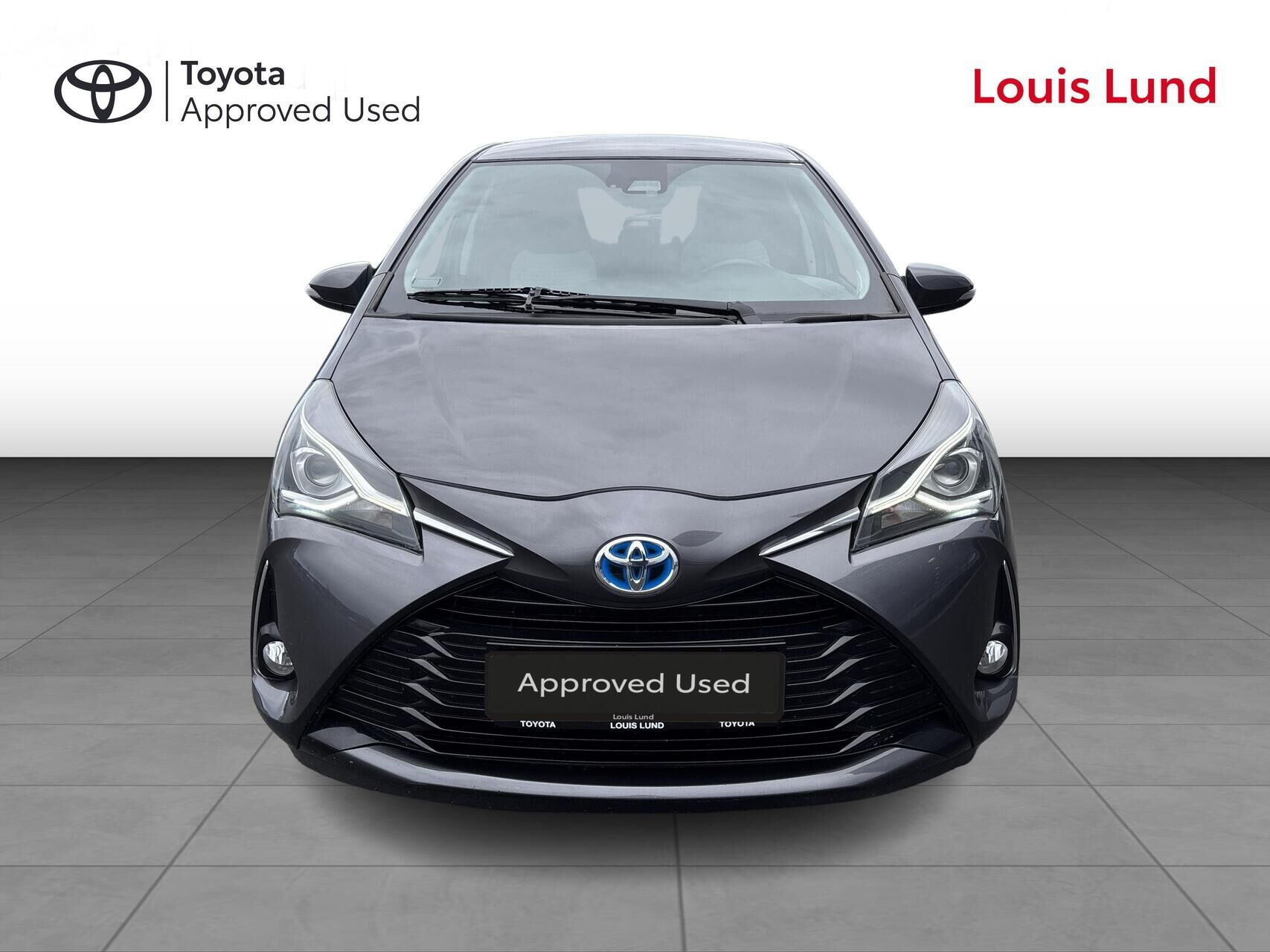Grå Toyota Yaris fra 2018