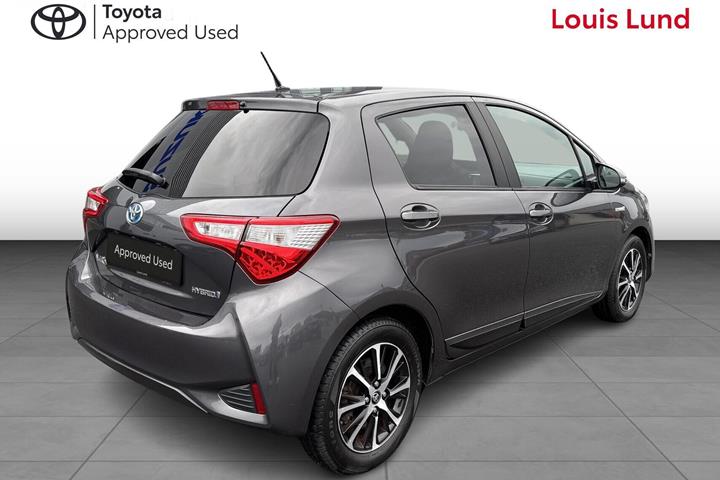 Grå Toyota Yaris fra 2018