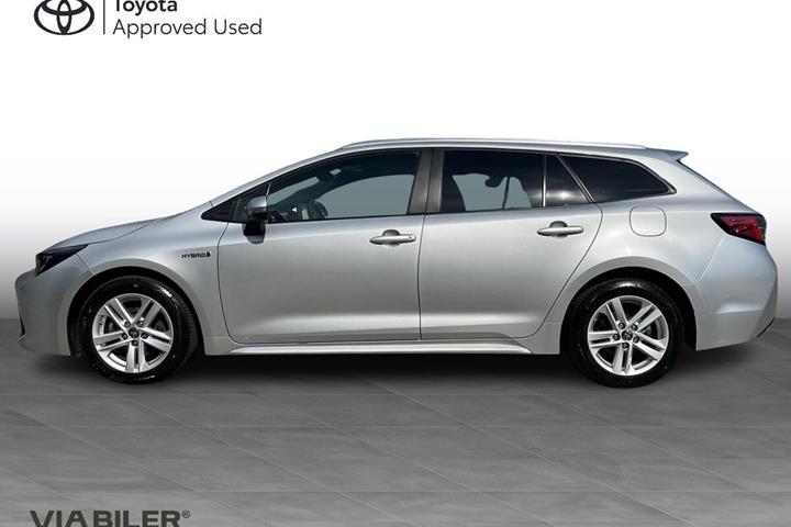 Grå Toyota Corolla fra 2021