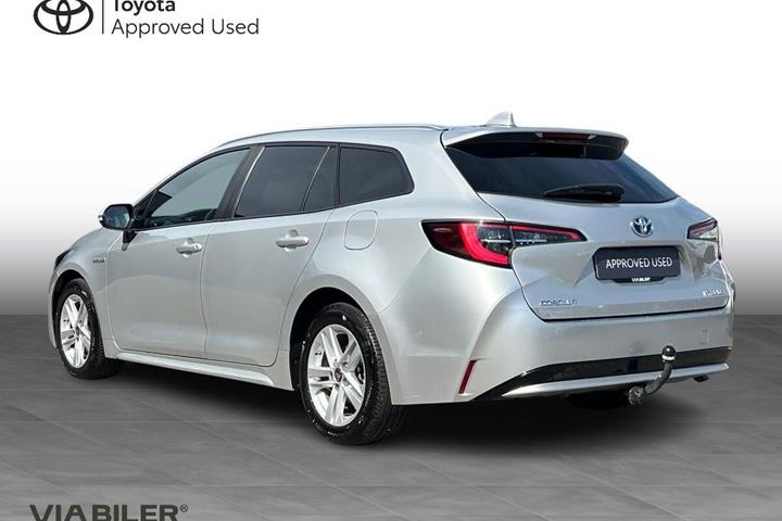 Grå Toyota Corolla fra 2021