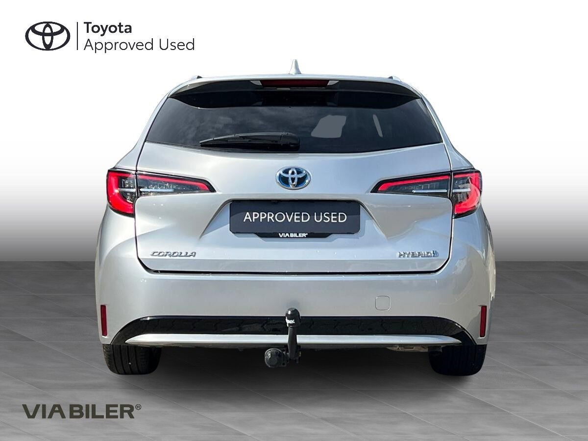 Grå Toyota Corolla fra 2021