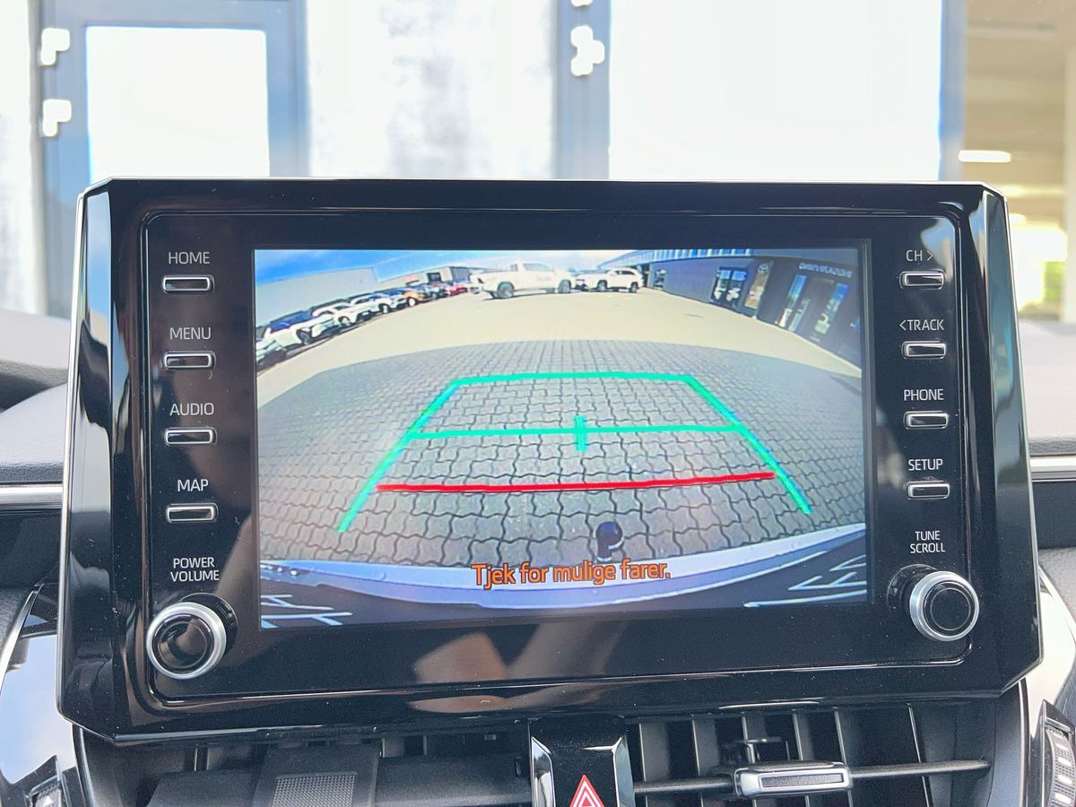 Grå Toyota Corolla fra 2021