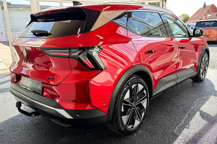 Rød Renault Scénic fra 2024
