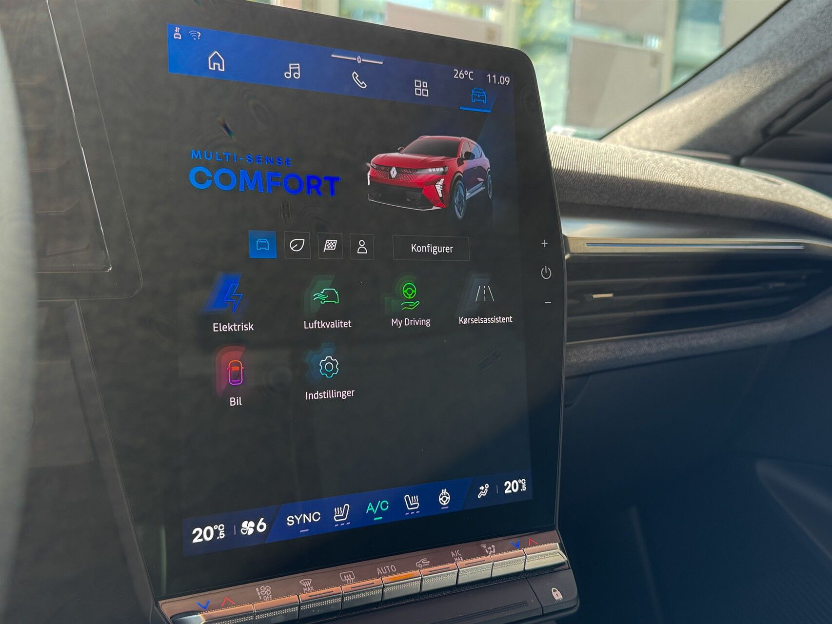 Rød Renault Scénic fra 2024