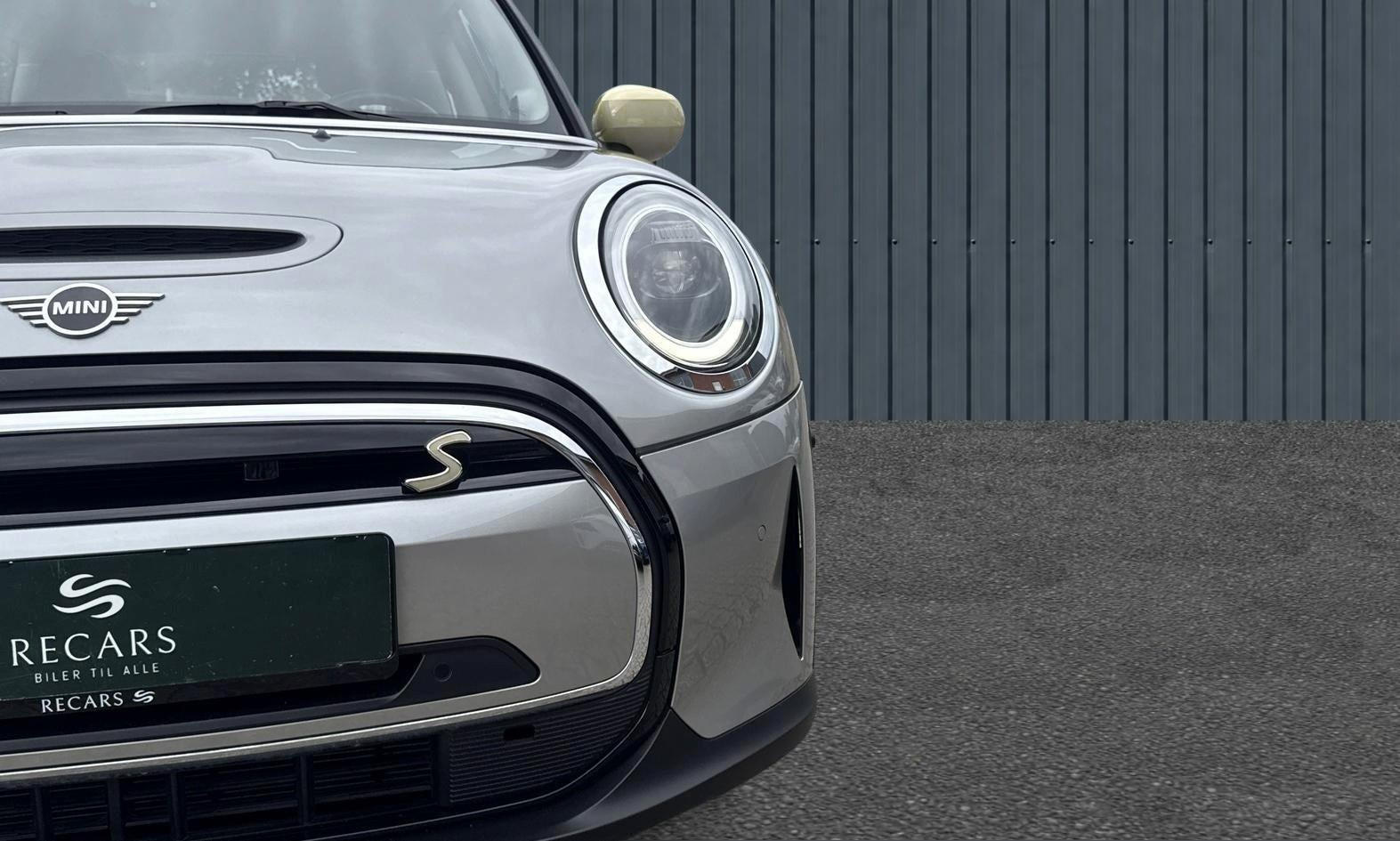 Sølv Mini Cooper SE fra 2023