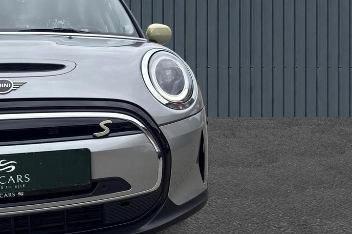 Sølv Mini Cooper SE fra 2023