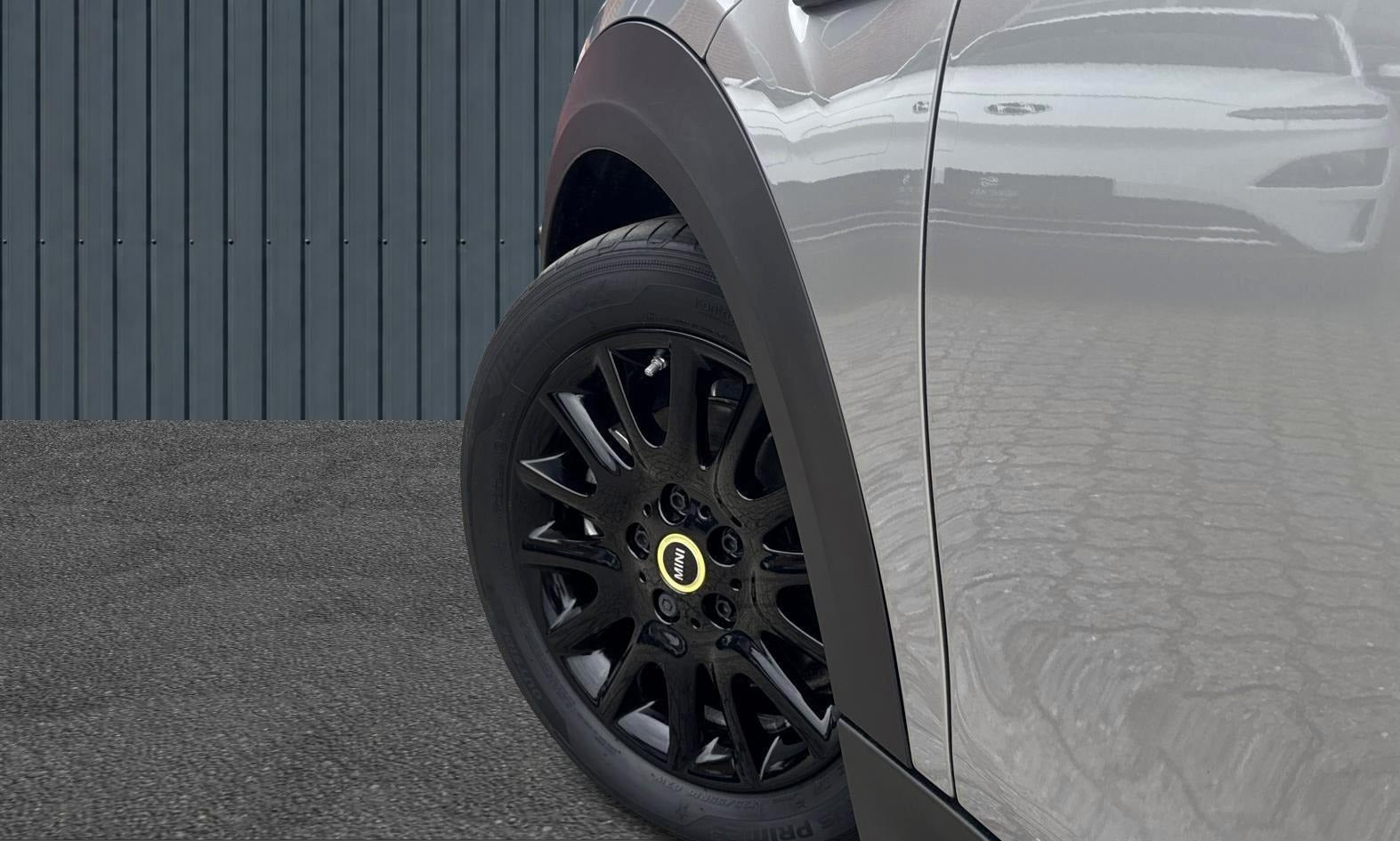 Sølv Mini Cooper SE fra 2023