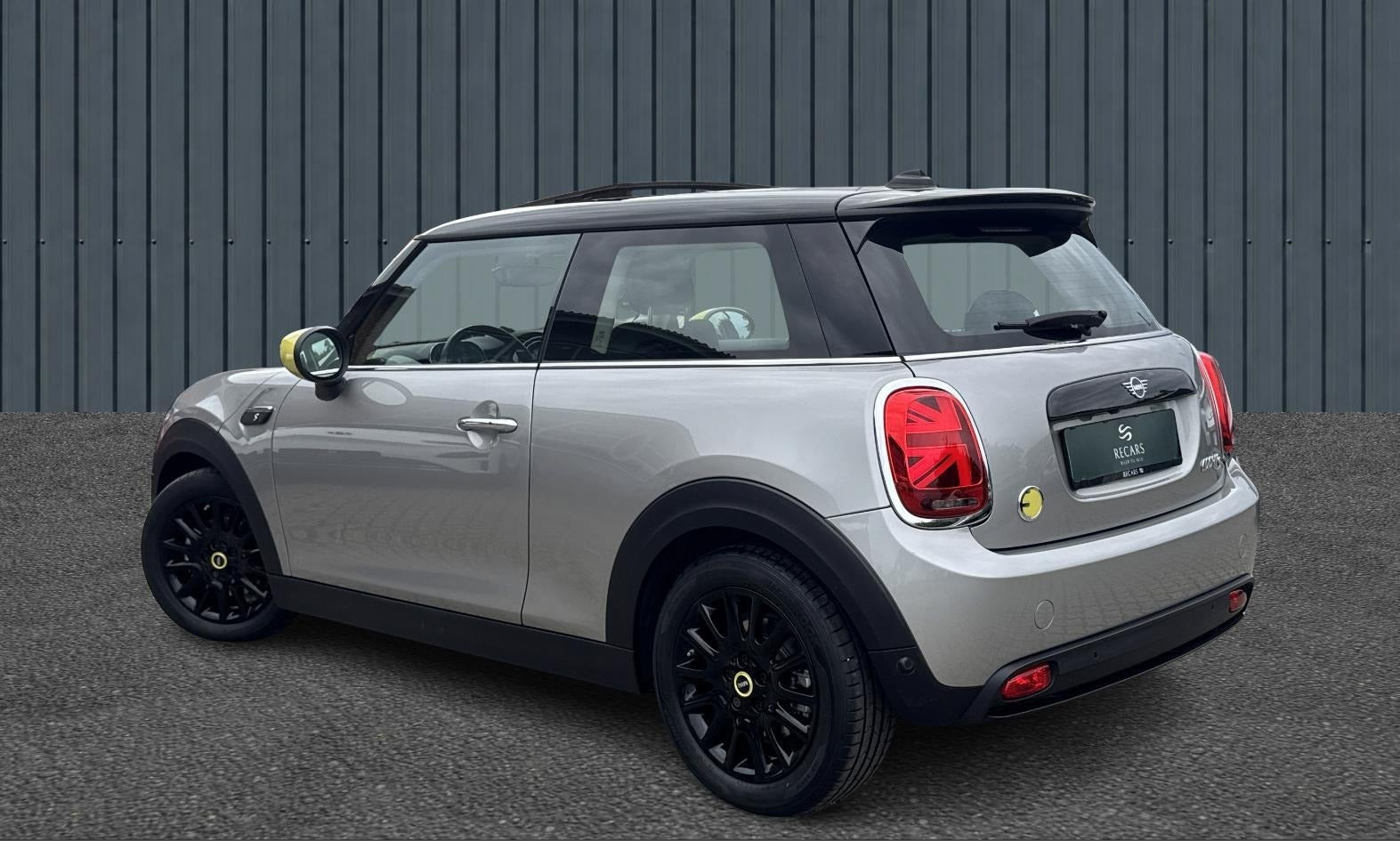 Sølv Mini Cooper SE fra 2023