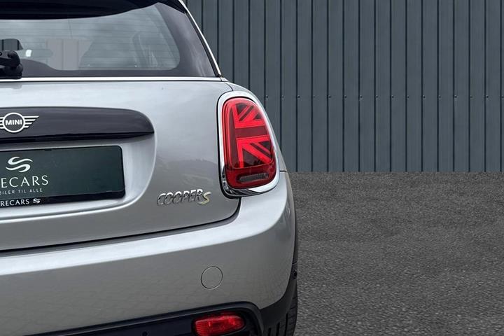 Sølv Mini Cooper SE fra 2023