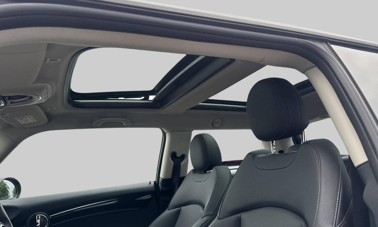Sølv Mini Cooper SE fra 2023