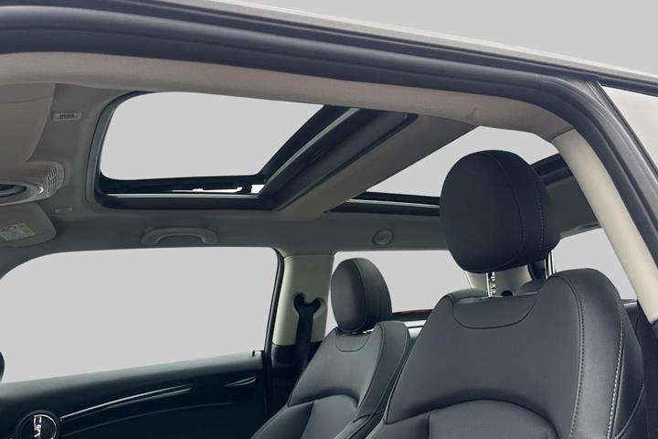 Sølv Mini Cooper SE fra 2023