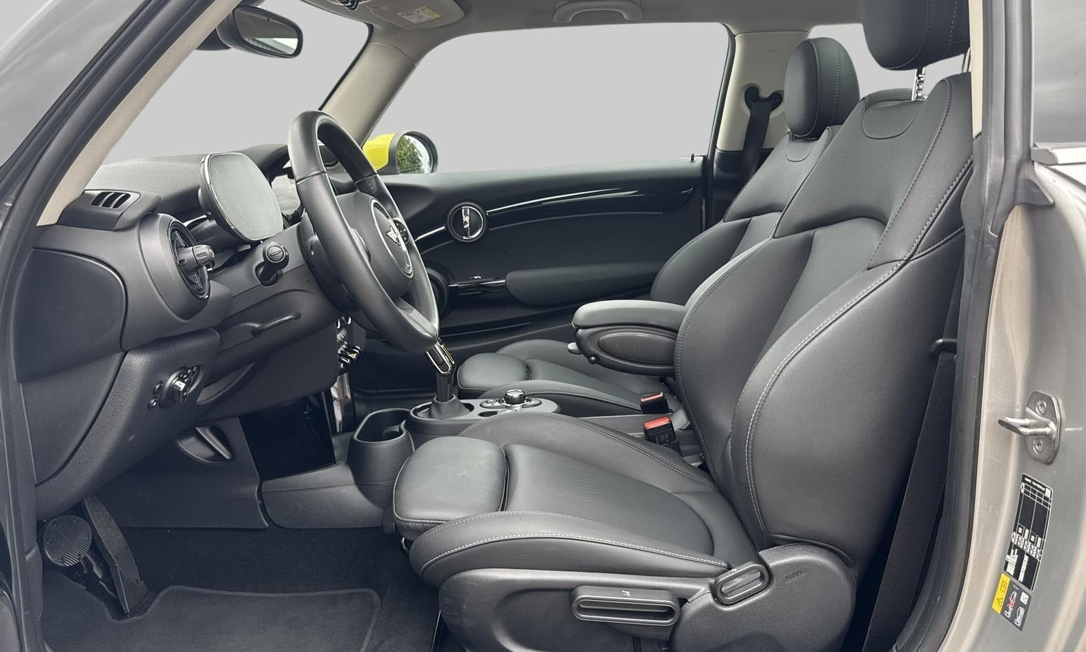 Sølv Mini Cooper SE fra 2023