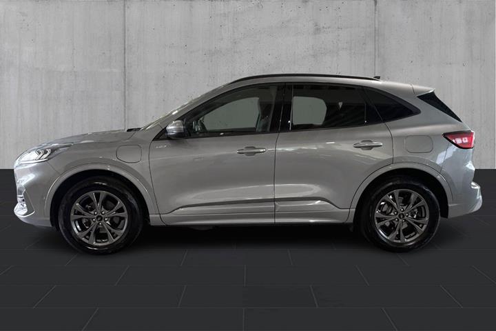 Grå Ford Kuga fra 2023