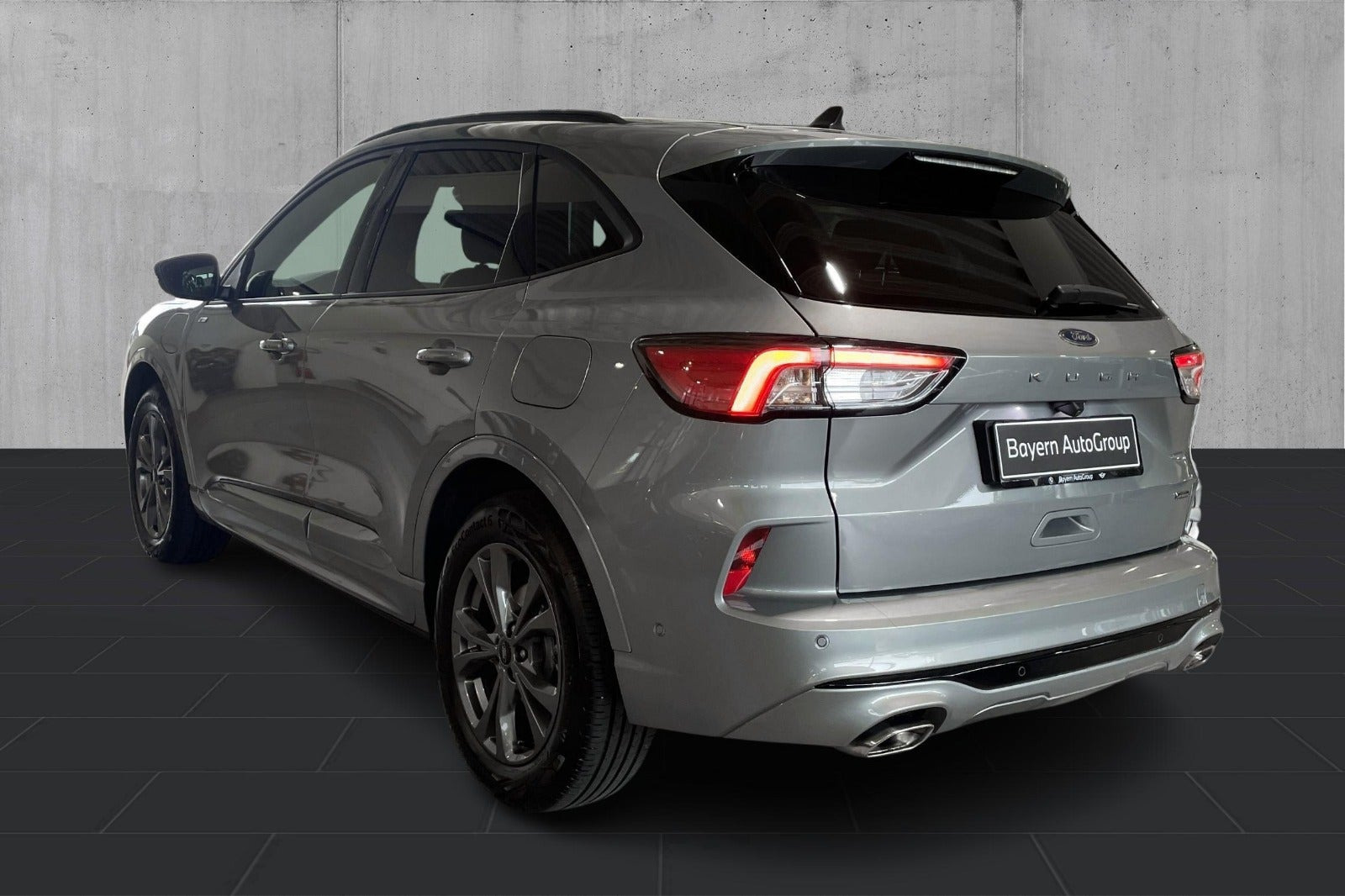 Grå Ford Kuga fra 2023
