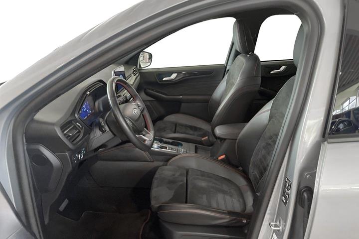 Grå Ford Kuga fra 2023