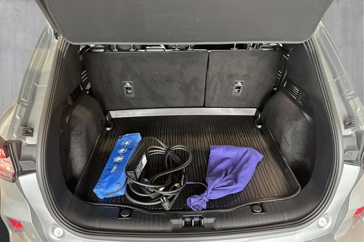 Grå Ford Kuga fra 2023