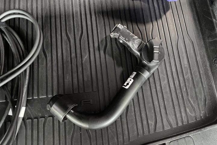 Grå Ford Kuga fra 2023