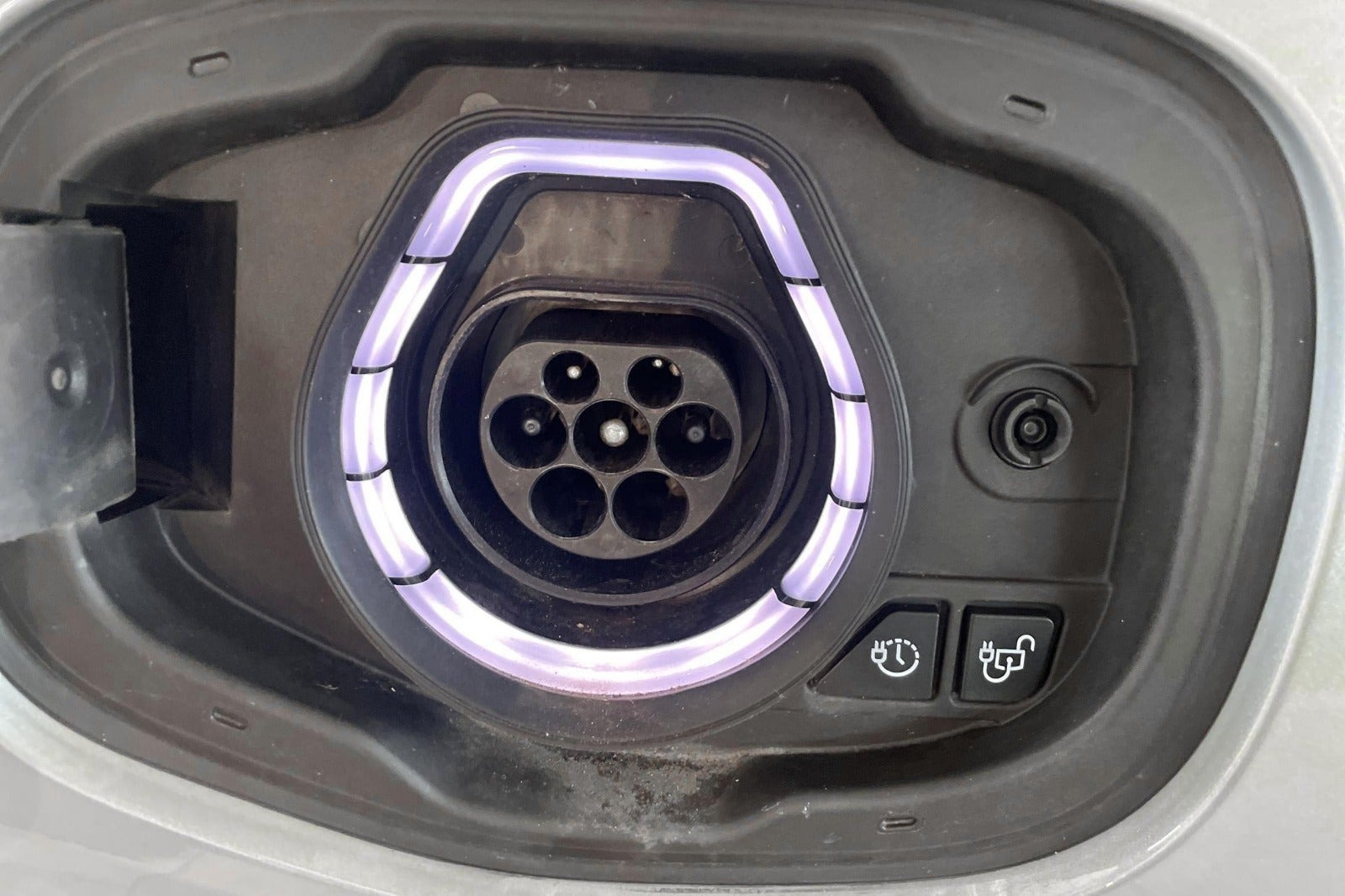 Grå Ford Kuga fra 2023