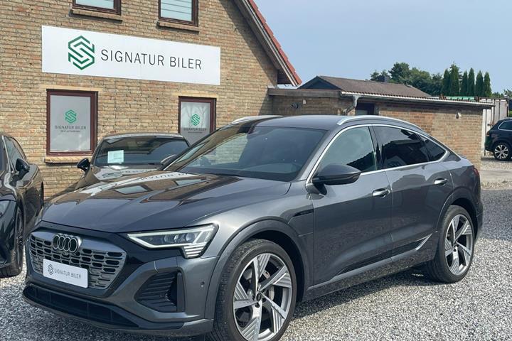 Grå Audi Q8 e-tron fra 2024
