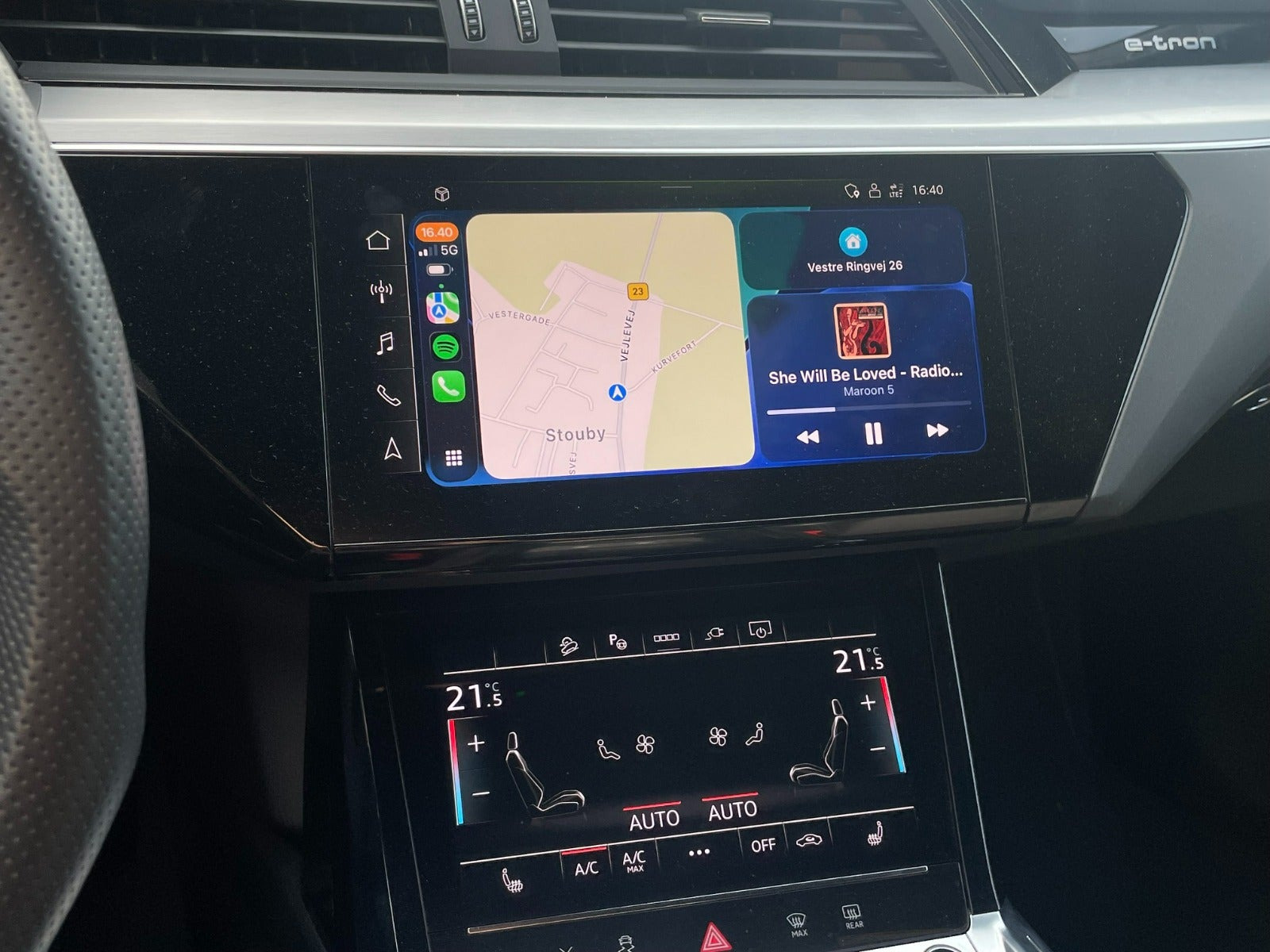 Grå Audi Q8 e-tron fra 2024