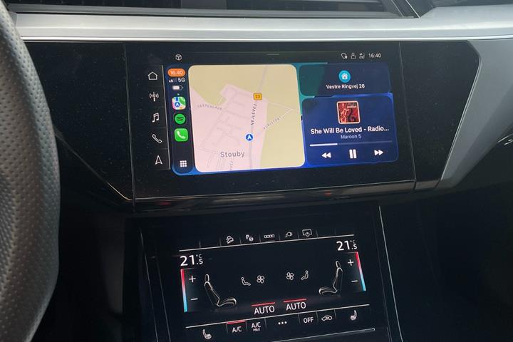 Grå Audi Q8 e-tron fra 2024