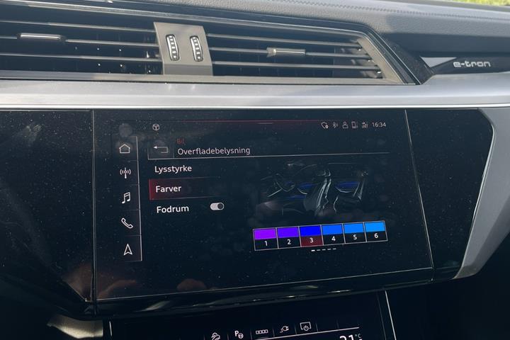Grå Audi Q8 e-tron fra 2024