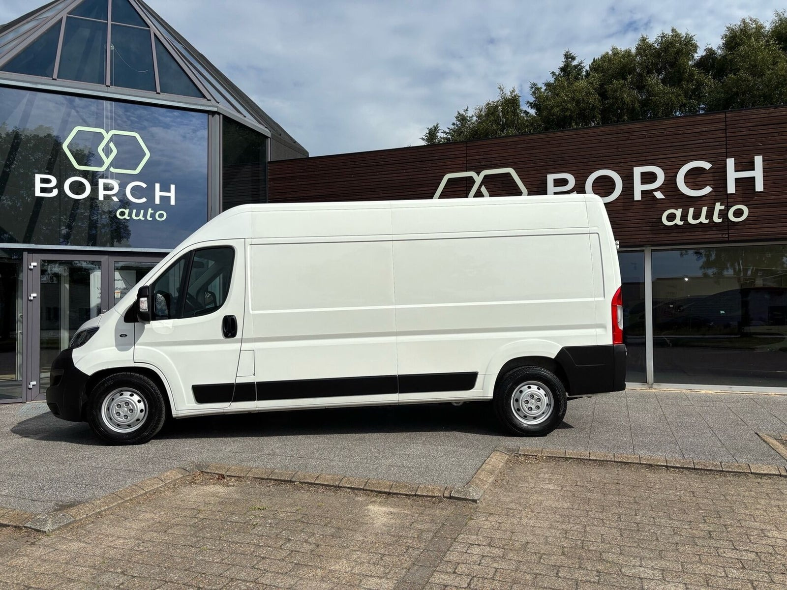 Hvid Peugeot e-Boxer 435 fra 2021