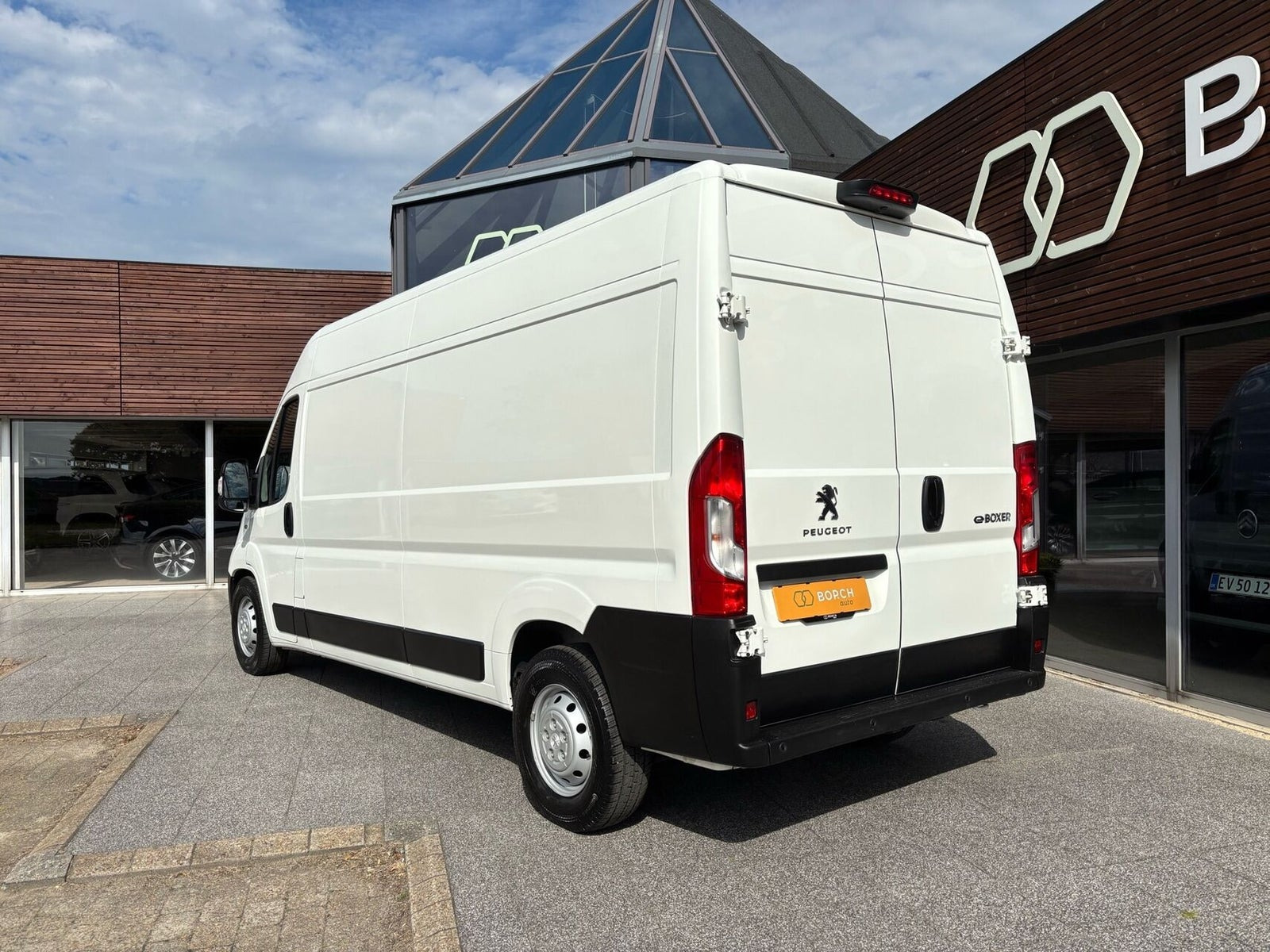 Hvid Peugeot e-Boxer 435 fra 2021