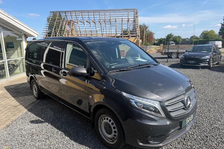 Sort Mercedes Vito 119 fra 2021