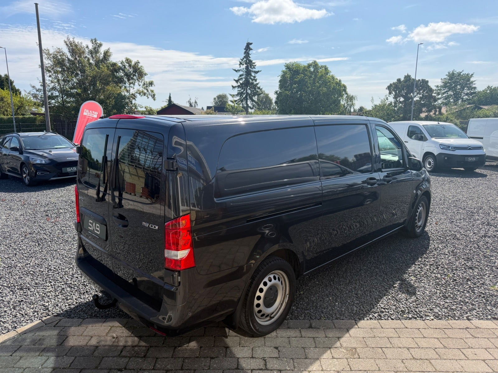 Sort Mercedes Vito 119 fra 2021