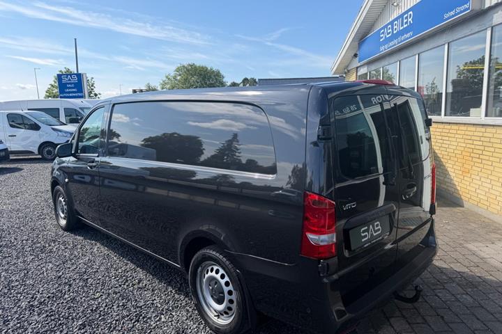 Sort Mercedes Vito 119 fra 2021