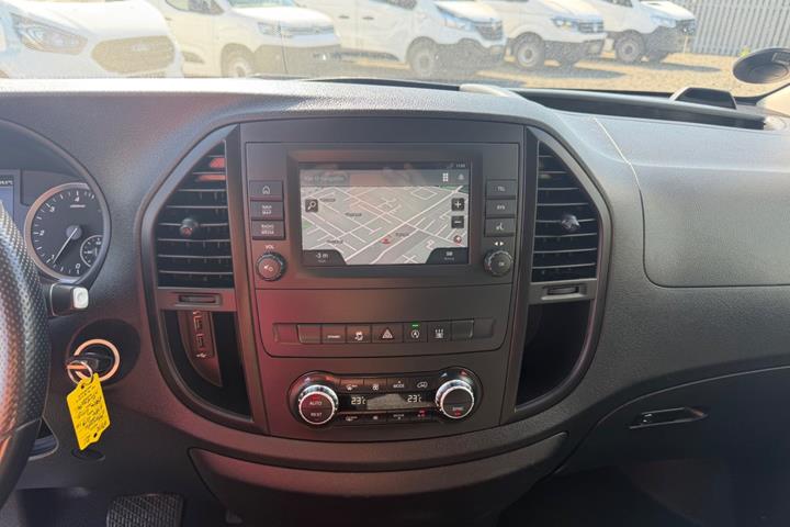 Sort Mercedes Vito 119 fra 2021