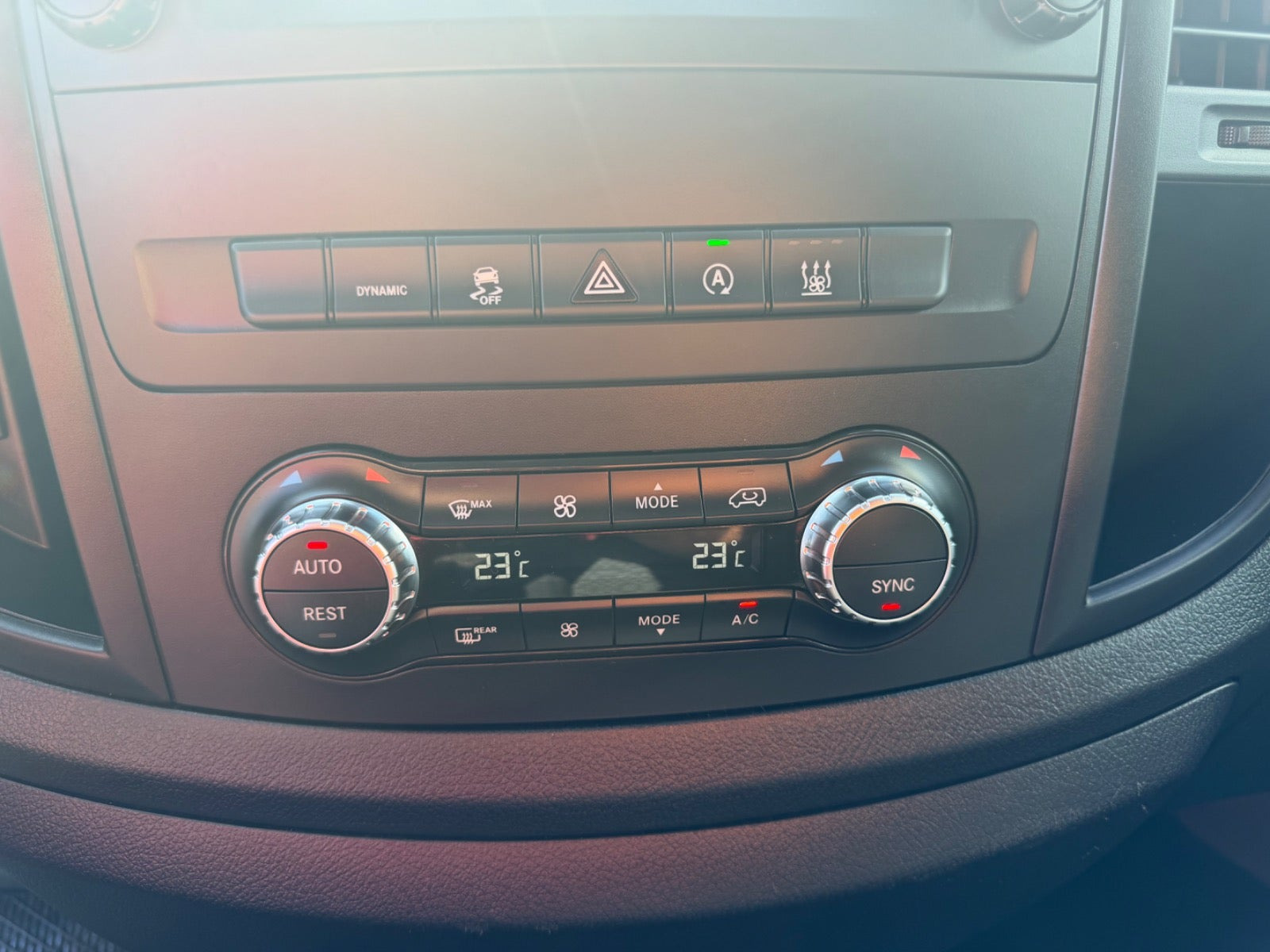 Sort Mercedes Vito 119 fra 2021