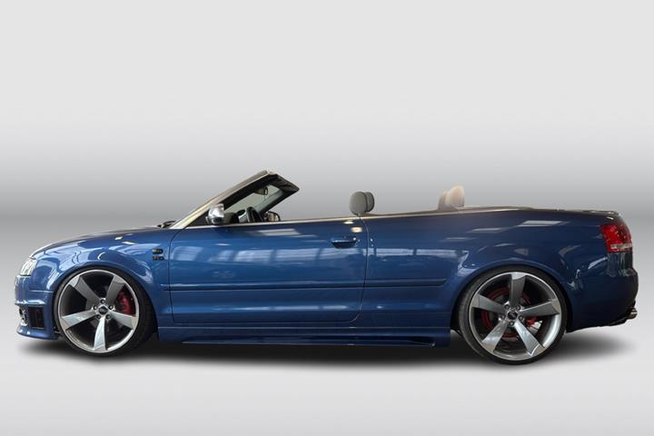 Blå Audi A4 fra 2002