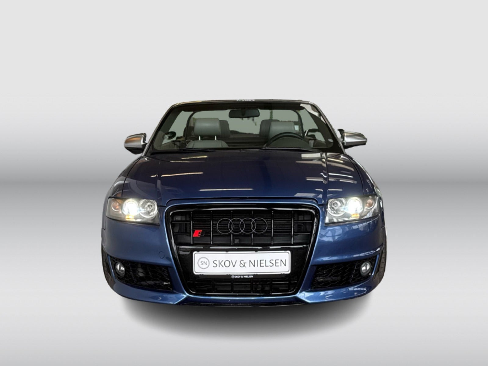 Blå Audi A4 fra 2002