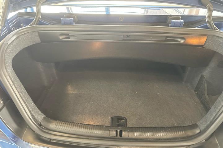 Blå Audi A4 fra 2002