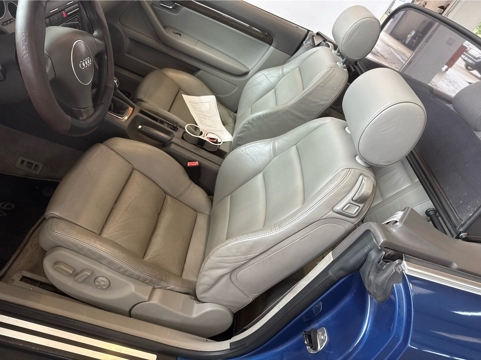 Blå Audi A4 fra 2002