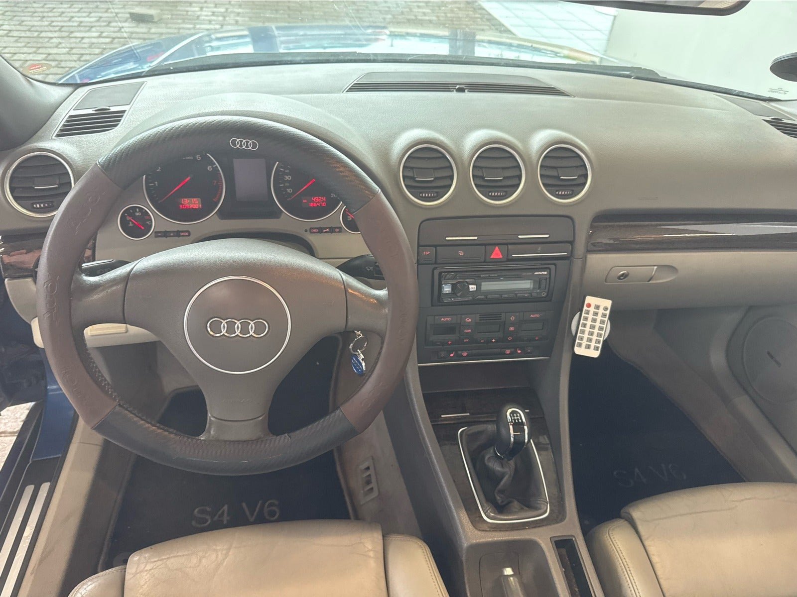 Blå Audi A4 fra 2002