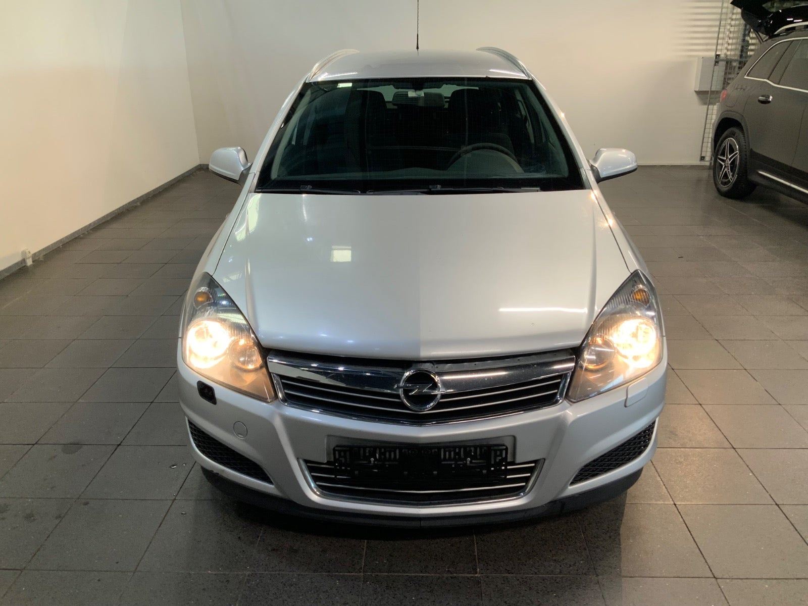 Sølv Opel Astra fra 2010