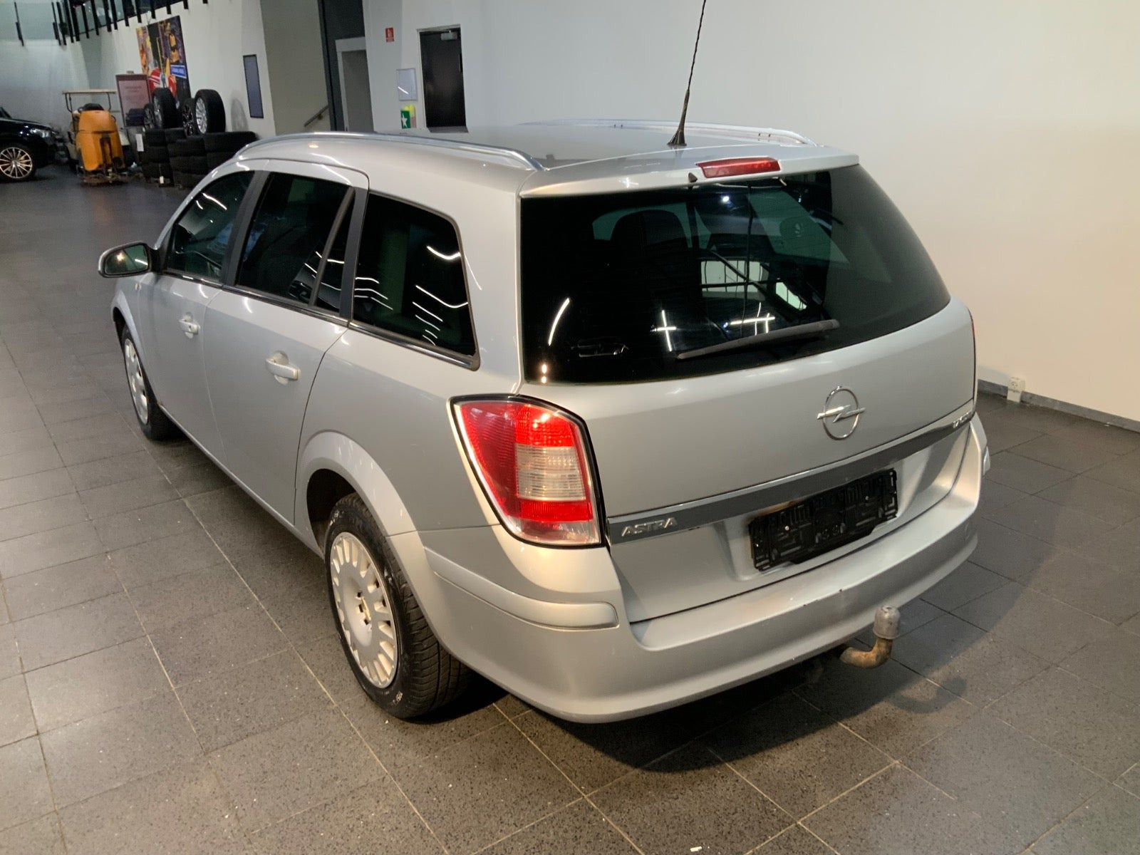 Sølv Opel Astra fra 2010