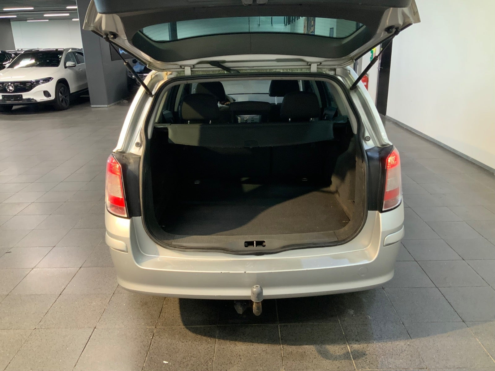 Sølv Opel Astra fra 2010