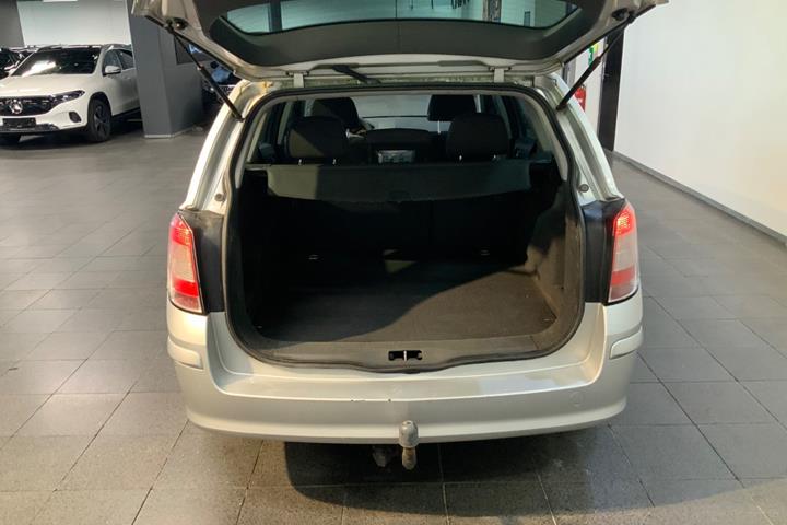 Sølv Opel Astra fra 2010